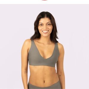 Parade wireless Support Lift Plunge Bralette in gray